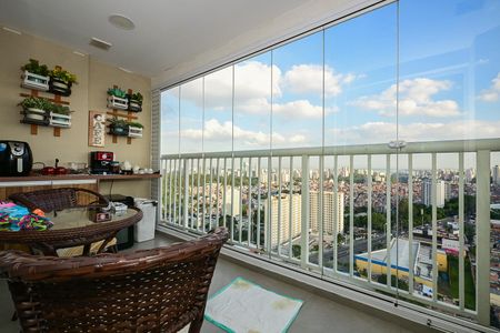 Apartamento à venda com 63m², 2 quartos e 2 vagasVaranda