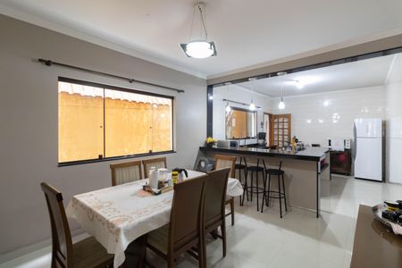 Casa para alugar com 250m², 4 quartos e 2 vagas Casa para alugar com 250m², 4 quartos e 2 vagasCozinha