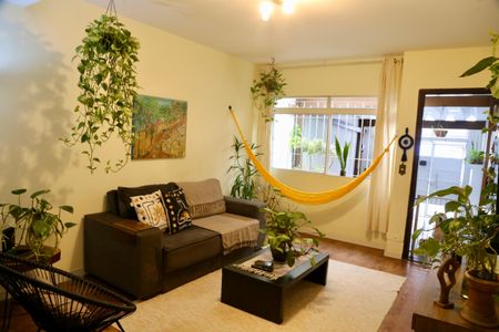 Casa à venda com 100m², 2 quartos e 1 vaga Casa à venda com 100m², 2 quartos e 1 vagaSala