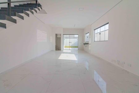 Foto 03 de casa de condomínio à venda com 3 quartos, 110m² em Villas do Jaguari, Santana de Parnaíba