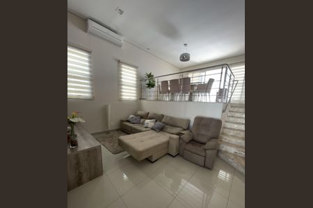 Foto 02 de casa de condomínio à venda com 3 quartos, 260m² em Parque Sinai, Santana de Parnaíba