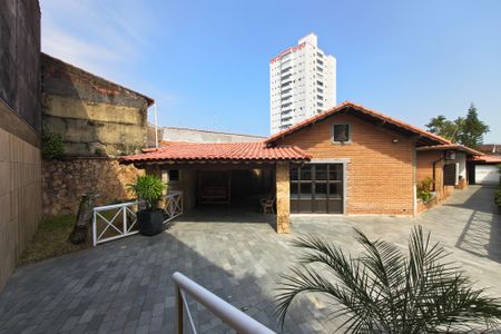 Casa para alugar com 600m², 3 quartos e 5 vagasQuintal