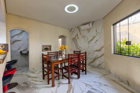 Casa para alugar com 600m², 3 quartos e 5 vagasSala