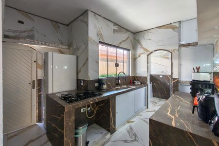 Casa para alugar com 600m², 3 quartos e 5 vagasCozinha 