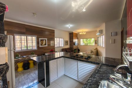 Casa para alugar com 250m², 3 quartos e 2 vagasCozinha 