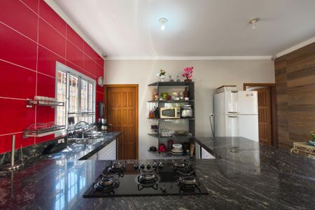 Casa para alugar com 250m², 3 quartos e 2 vagasCozinha 