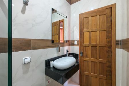 Casa para alugar com 250m², 3 quartos e 2 vagasBanheiro 