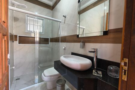 Casa para alugar com 250m², 3 quartos e 2 vagasBanheiro 