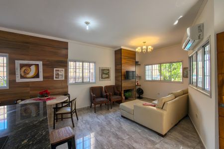 Sala de casa para alugar com 3 quartos, 250m² em Solemar, Praia Grande