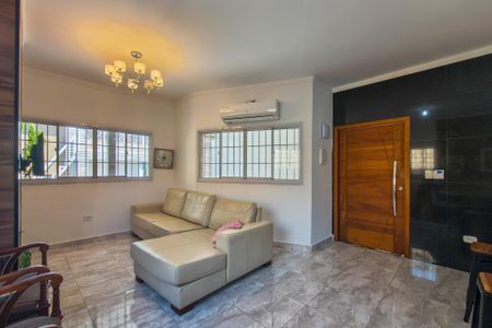 Casa para alugar com 250m², 3 quartos e 2 vagasSala