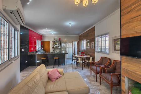 Casa para alugar com 250m², 3 quartos e 2 vagasSala