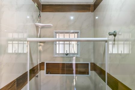 Casa para alugar com 250m², 3 quartos e 2 vagasBanheiro 