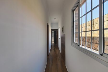 Casa para alugar com 250m², 3 quartos e 2 vagasCorredor 