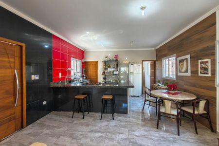 Casa para alugar com 250m², 3 quartos e 2 vagasCozinha 
