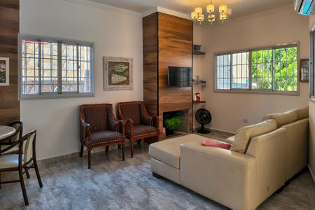 Casa para alugar com 250m², 3 quartos e 2 vagasSala