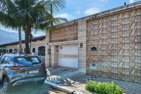 Casa para alugar com 250m², 3 quartos e 2 vagasFachada