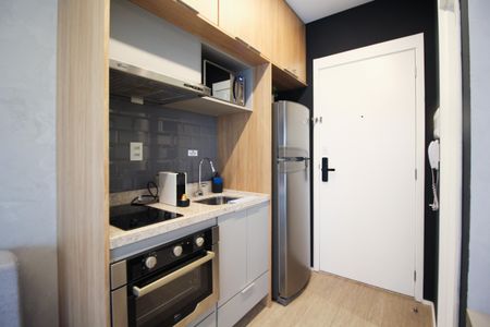 Cozinha de apartamento para alugar com 1 quarto, 25m² em Indianópolis, São Paulo