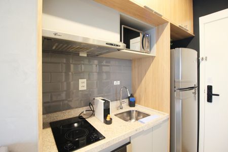 Cozinha de apartamento para alugar com 1 quarto, 25m² em Indianópolis, São Paulo
