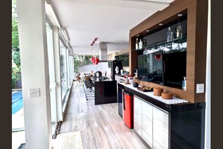 Casa de condomínio à venda com 734m², 5 quartos e 6 vagas Casa de condomínio à venda com 734m², 5 quartos e 6 vagasFoto 05
