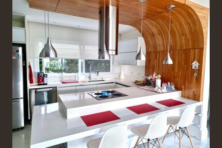 Casa de condomínio à venda com 734m², 5 quartos e 6 vagas Casa de condomínio à venda com 734m², 5 quartos e 6 vagasFoto 03