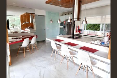 Casa de condomínio à venda com 734m², 5 quartos e 6 vagas Casa de condomínio à venda com 734m², 5 quartos e 6 vagasFoto 04
