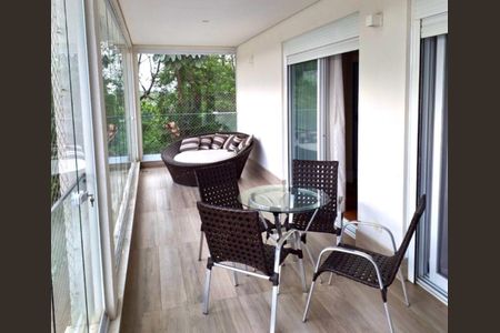 Casa de condomínio à venda com 734m², 5 quartos e 6 vagas Casa de condomínio à venda com 734m², 5 quartos e 6 vagasFoto 24