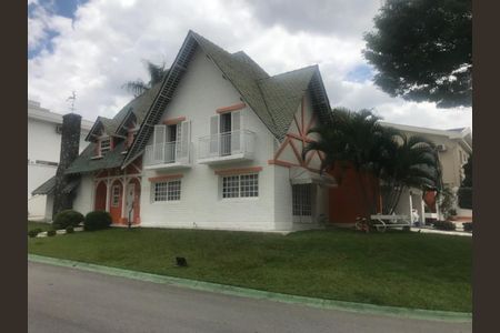 Casa de condomínio à venda com 700m², 4 quartos e 6 vagas Casa de condomínio à venda com 700m², 4 quartos e 6 vagasFoto 01