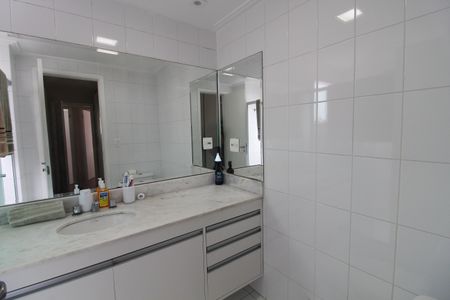 Apartamento à venda com 134m², 3 quartos e 2 vagasBanheiro do Quarto 2