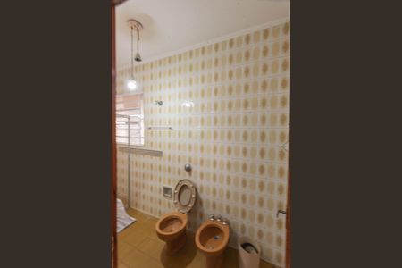 Casa à venda com 180m², 3 quartos e 3 vagas Casa à venda com 180m², 3 quartos e 3 vagasBanheiro social