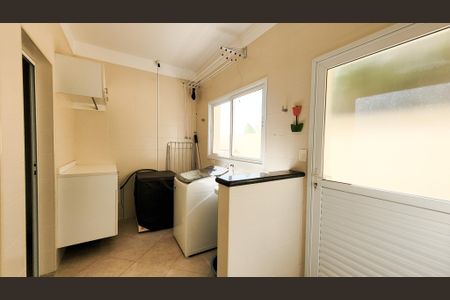 Casa de condomínio para alugar com 560m², 5 quartos e 4 vagas Casa de condomínio para alugar com 560m², 5 quartos e 4 vagasLavanderia