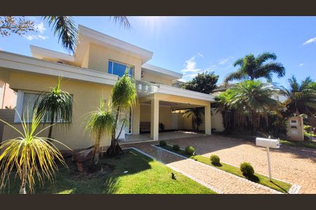 Casa de condomínio para alugar com 560m², 5 quartos e 4 vagas Casa de condomínio para alugar com 560m², 5 quartos e 4 vagasFachada