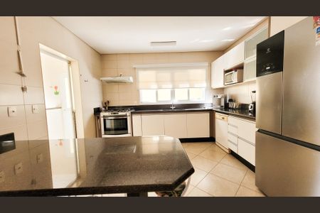 Casa de condomínio para alugar com 560m², 5 quartos e 4 vagas Casa de condomínio para alugar com 560m², 5 quartos e 4 vagasCozinha