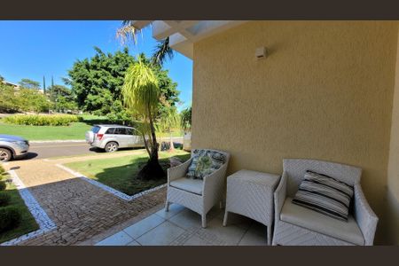 Casa de condomínio para alugar com 560m², 5 quartos e 4 vagas Casa de condomínio para alugar com 560m², 5 quartos e 4 vagasFachada