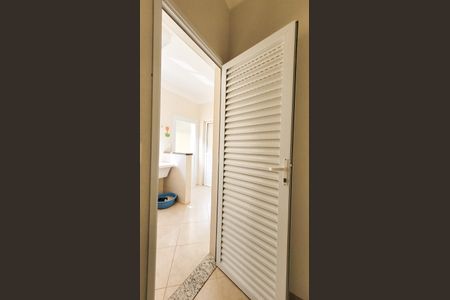 Casa de condomínio para alugar com 560m², 5 quartos e 4 vagas Casa de condomínio para alugar com 560m², 5 quartos e 4 vagasBanheiro de serviço