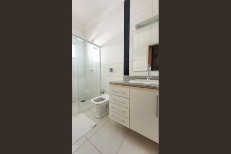 Casa de condomínio para alugar com 560m², 5 quartos e 4 vagas Casa de condomínio para alugar com 560m², 5 quartos e 4 vagasBanheiro da Suíte 3