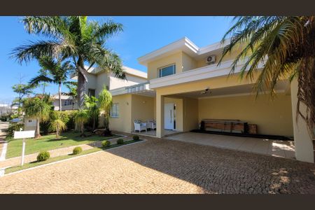 Casa de condomínio para alugar com 560m², 5 quartos e 4 vagas Casa de condomínio para alugar com 560m², 5 quartos e 4 vagasFachada