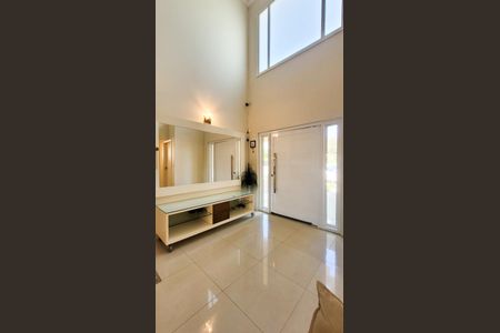 Casa de condomínio para alugar com 560m², 5 quartos e 4 vagas Casa de condomínio para alugar com 560m², 5 quartos e 4 vagasHall de entrada