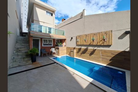 Casa à venda com 200m², 3 quartos e 2 vagasQuintal