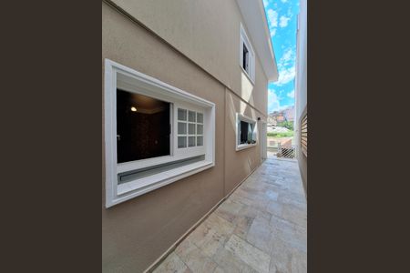 Casa à venda com 200m², 3 quartos e 2 vagasCorredor