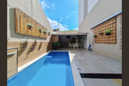 Casa à venda com 200m², 3 quartos e 2 vagasQuintal