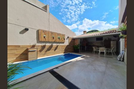 Casa à venda com 200m², 3 quartos e 2 vagasQuintal