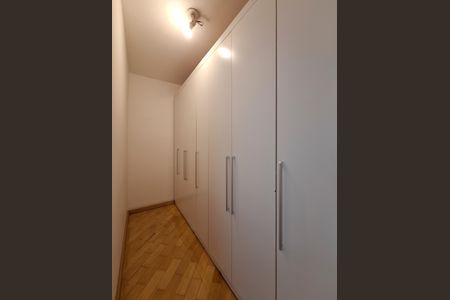 Casa à venda com 200m², 3 quartos e 2 vagasCloset Quarto 3