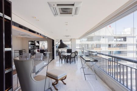 Apartamento para alugar com 233m², 3 quartos e 4 vagasVaranda