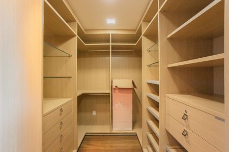 Apartamento para alugar com 233m², 3 quartos e 4 vagasCloset da suíte 3