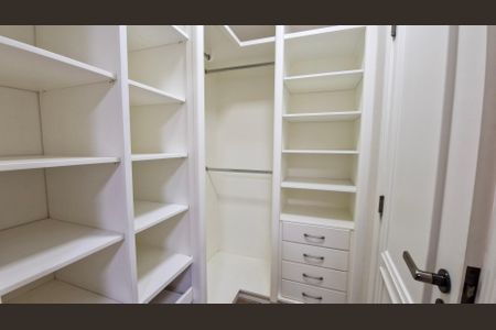 Apartamento à venda com 310m², 4 quartos e 4 vagasCloset