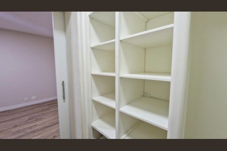 Apartamento à venda com 310m², 4 quartos e 4 vagasCloset