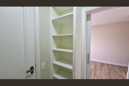 Apartamento à venda com 310m², 4 quartos e 4 vagasCloset