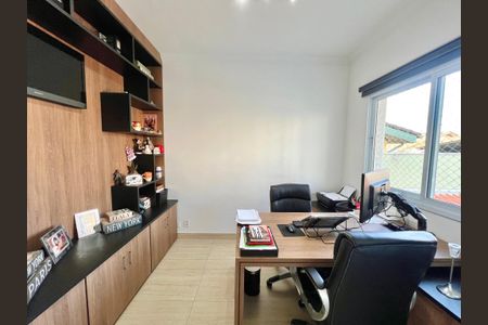 Casa de condomínio à venda com 308m², 4 quartos e 4 vagas Casa de condomínio à venda com 308m², 4 quartos e 4 vagasFoto 02
