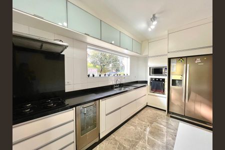 Casa de condomínio à venda com 308m², 4 quartos e 4 vagas Casa de condomínio à venda com 308m², 4 quartos e 4 vagasFoto 05