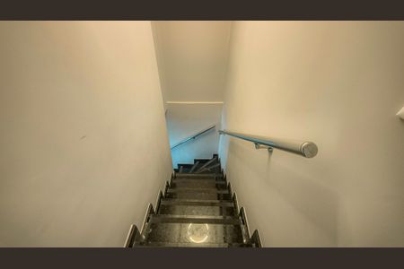 Casa à venda com 143m², 3 quartos e 2 vagasEscada